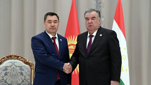 Президент Садыр Жапаров жана Тажикстан президенти Эмомали Рахмон. Архив - Sputnik Кыргызстан