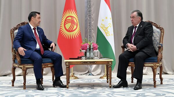 Президент Кыргызстана Садыр Жапаров во время встречи с главой Таджикистана Эмомали Рахмоном. Архивное фото - Sputnik Кыргызстан