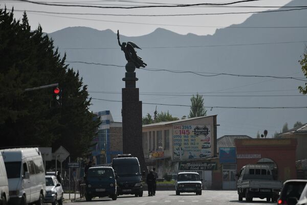 В Баткенской области на границе Кыргызстана и Таджикистана 14 сентября начались обострения и вооруженные стычки - Sputnik Кыргызстан