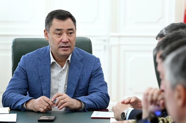Президент Садыр Жапаров провел сегодня рабочее совещание по ситуации в Баткенской области - Sputnik Кыргызстан