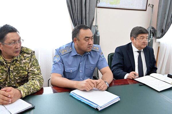 В совещании участвовали руководство и члены кабинета министров, руководители силовых ведомств, секретарь Совета безопасности - Sputnik Кыргызстан