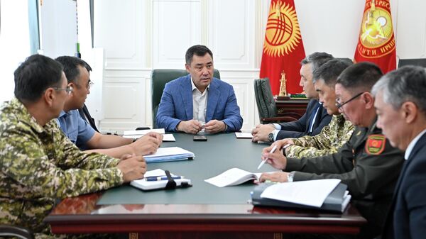 Президент Садыр Жапаров провел рабочее совещание по ситуации в Баткенской области - Sputnik Кыргызстан