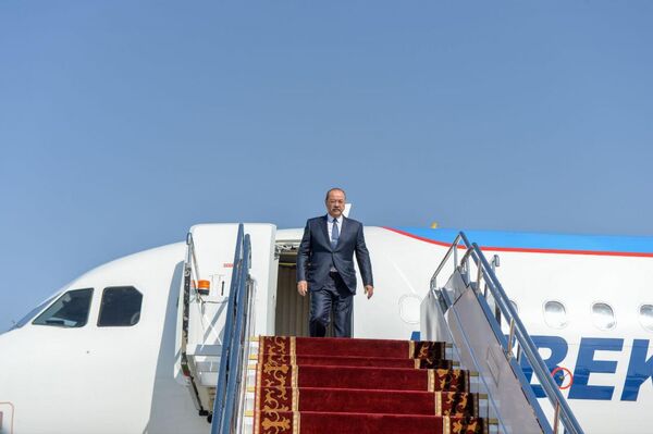 Премьер-министр Узбекистана Абдулла Арипов прибыл в Кыргызстан с рабочей поездкой - Sputnik Кыргызстан