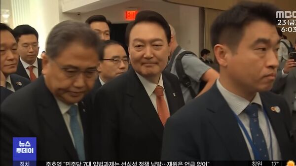 Глава Южной Кореи прилюдно выругался после встречи с Байденом — видео - Sputnik Кыргызстан
