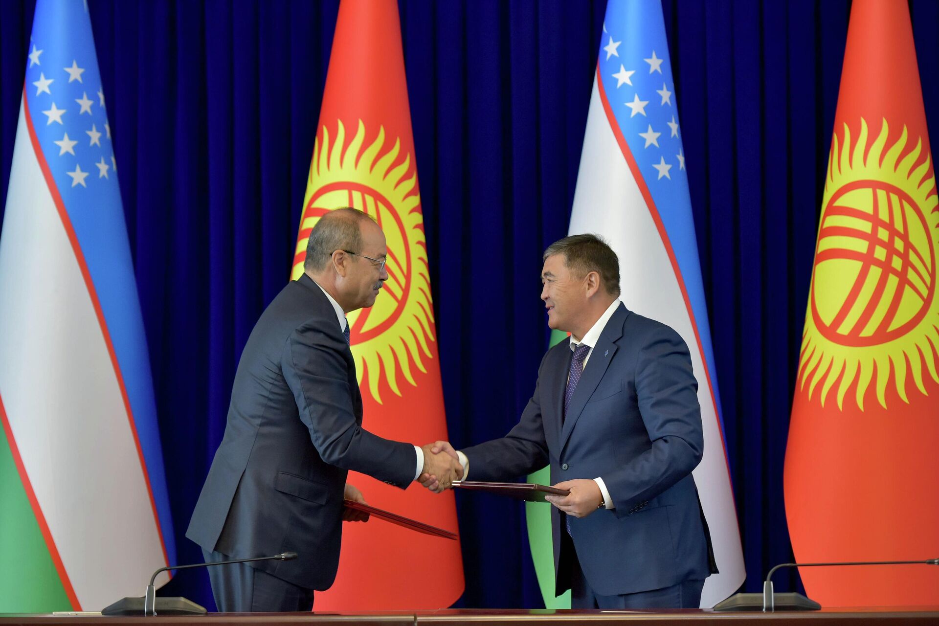 Кыргызская Республика и Республика Узбекистан подписали совместный протокол - Sputnik Кыргызстан, 1920, 26.09.2022