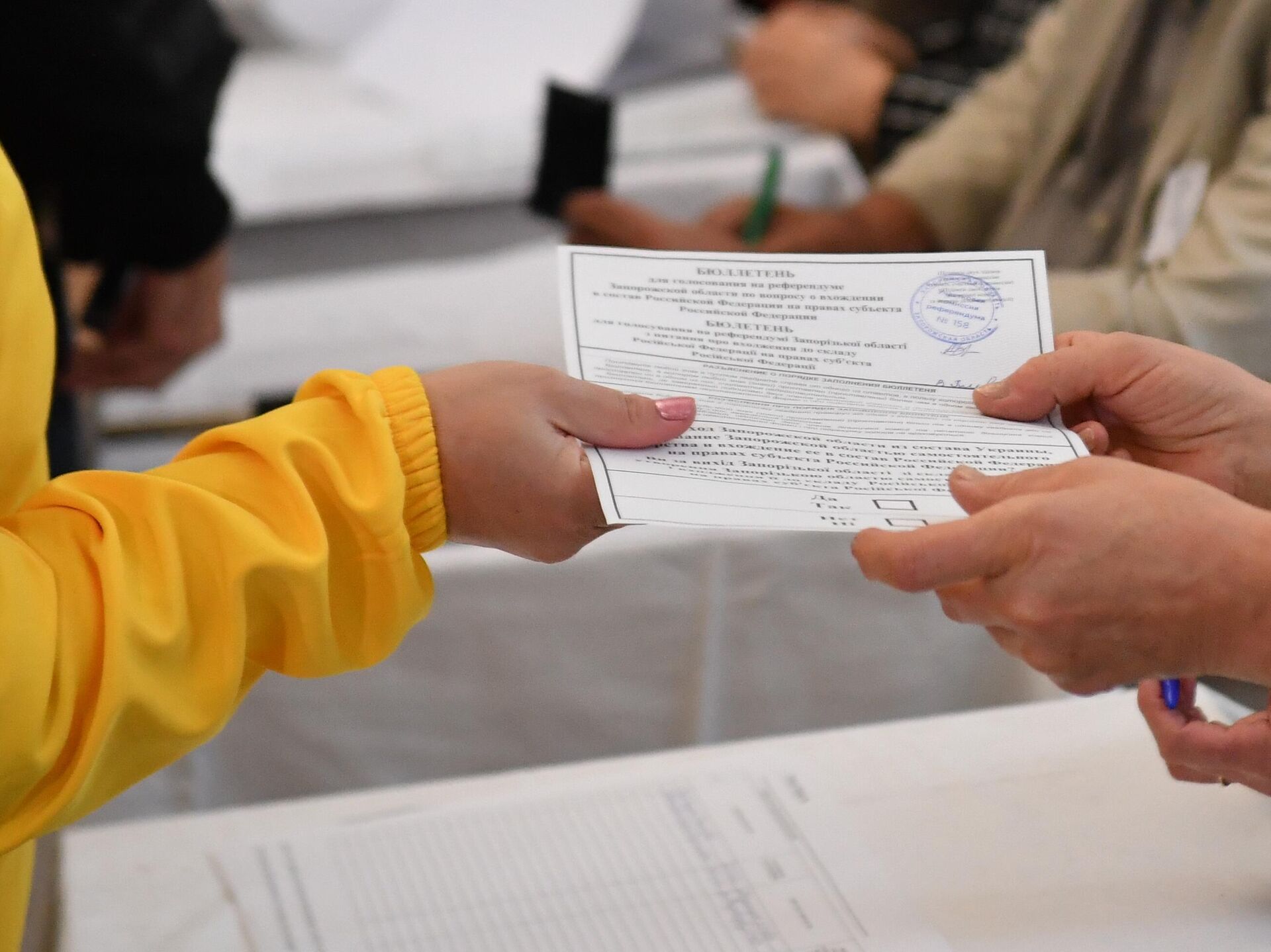 Присоединение запорожья. Референдум. Голосование в Запорожской области. Фото голосование на референдуме. Референдум состоялся.