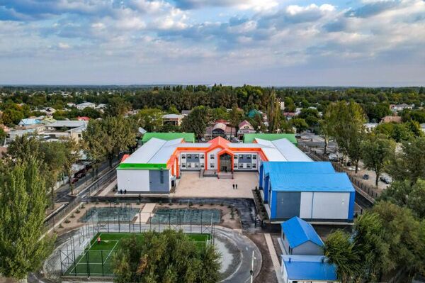 Площадь школьной территории — 1,8 гектара, а помещений — 5 607 квадратных метров - Sputnik Кыргызстан