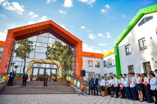 В Бишкеке открыли новое здание школы-лицея № 75, сообщила пресс-служба мэрии - Sputnik Кыргызстан