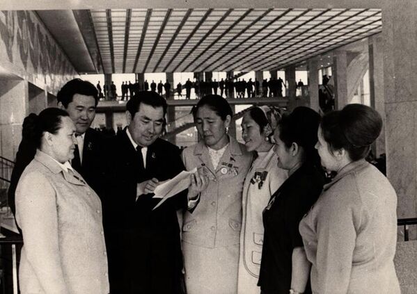 Кыргызстандык делегация иш сапарында. Москва,1971-жыл. - Sputnik Кыргызстан