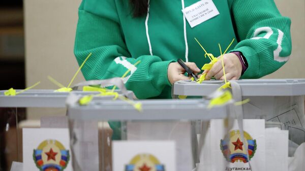 Подсчет голосов по итогам референдумов о присоединении новых территорий в России - Sputnik Кыргызстан