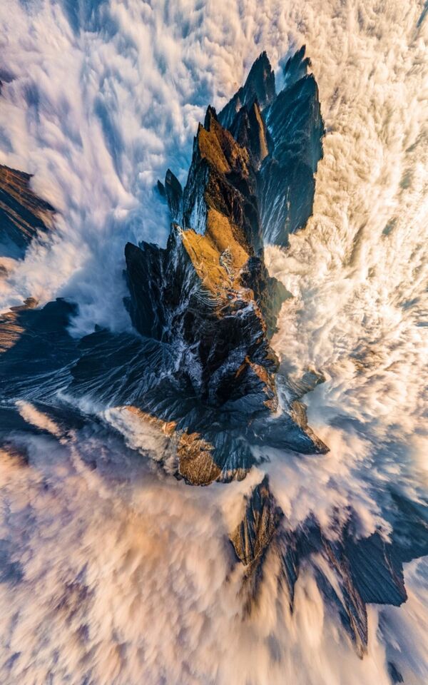 Снимок &quot;Парящий золотой орел&quot;  китайского фотографа Чжан Сяншэна - Sputnik Кыргызстан