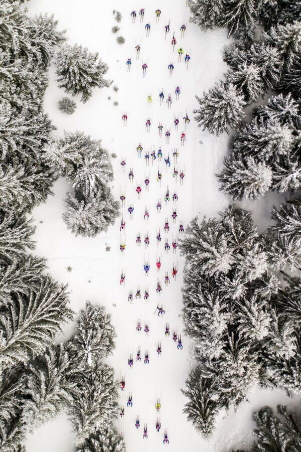 Работа &quot;Падающие лыжники&quot; польского фотографа Даниила Кошеля - Sputnik Кыргызстан