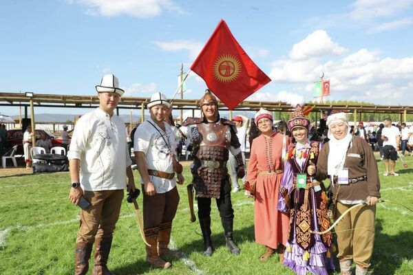 На площадке, где будут проходить игры, организованы выставка тюркских ремесел, продовольственная ярмарка и концертная программа - Sputnik Кыргызстан