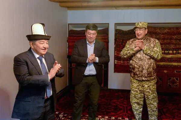Как отмечает пресс-служба кабмина, А. Жапаров находится в Баткенской области с рабочей поездкой - Sputnik Кыргызстан
