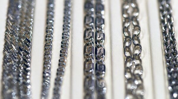 Ювелирные цепочки из серебра. Архивное фото - Sputnik Кыргызстан