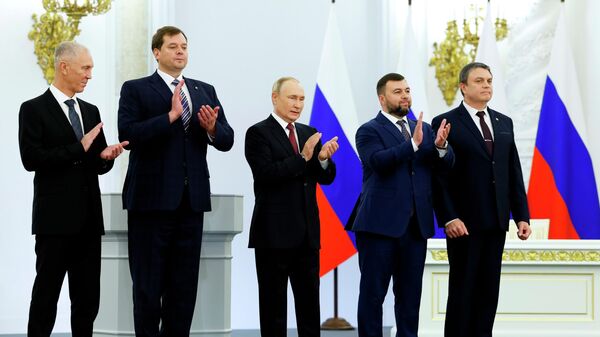 Церемония подписания договоров о вхождении в РФ ДНР, ЛНР, Запорожской и Херсонской областей состоялась в Кремле - Sputnik Кыргызстан