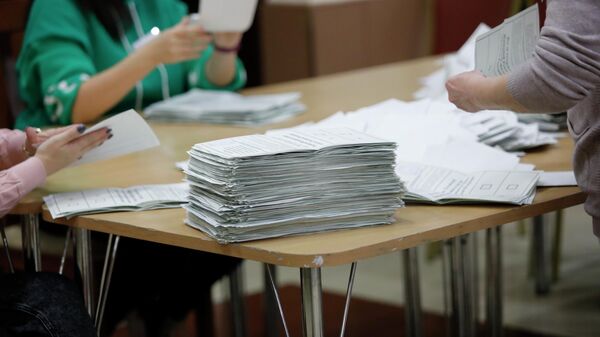 Подсчет голосов по итогам референдумов о присоединении новых территорий в России - Sputnik Кыргызстан