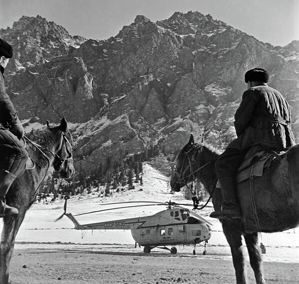 Тоолуу аймакка жардамга учуп келген санитардык авиация. 1970-жыл - Sputnik Кыргызстан