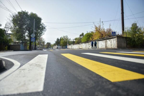 Ширина дороги после масштабной реконструкции составила 9 метров, протяженность — 726 - Sputnik Кыргызстан