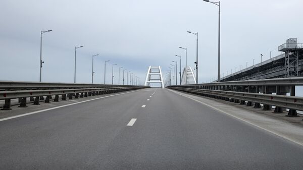 Автомобильная дорога на Крымском мосту. Архивное фото - Sputnik Кыргызстан