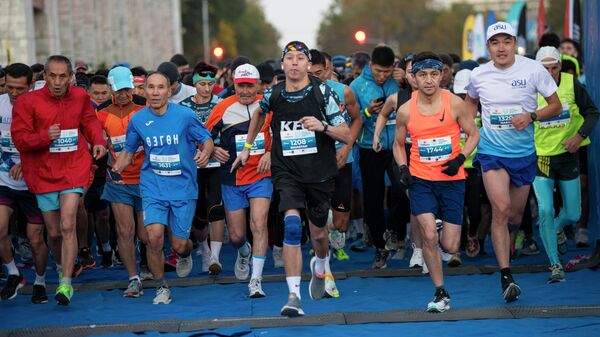 Бишкектеги жарым марафондун катышуучулары. Архив - Sputnik Кыргызстан