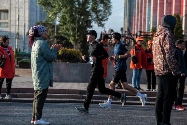 В этом году в забеге участвовали более 4 000 человек - Sputnik Кыргызстан