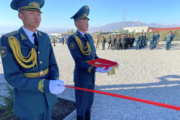На этой базе будут проводиться работы по всем видам комплексного технического обслуживания и текущий ремонт штатного вооружения и техники - Sputnik Кыргызстан