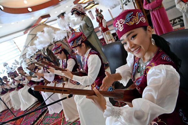 Эки мамлекеттин башчысына концерттик программа тартууланды - Sputnik Кыргызстан