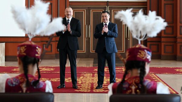 Прибытие президента Азербайджана Ильхама Алиева в Кыргызстан с государственным визитом - Sputnik Кыргызстан