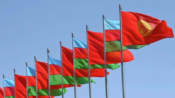 Флаги Кыргызстана и Азербайджана - Sputnik Кыргызстан