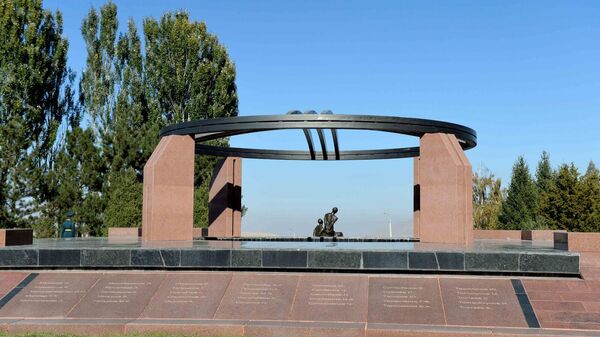 Президент Азербайджана посетил Национальный историко-мемориальный комплекс Ата-Бейит - Sputnik Кыргызстан