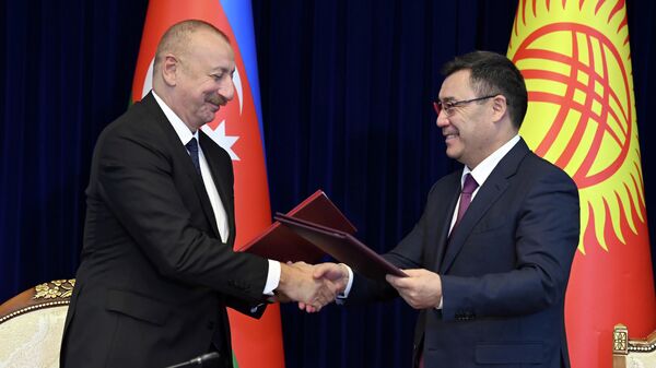Президенты Садыр Жапаров и Ильхам Алиев на первом заседании Межгосударственного совета - Sputnik Кыргызстан