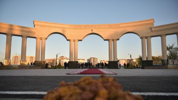 Бишкекте кыргыз-азербайжан достук сейил багынын ачылышы - Sputnik Кыргызстан