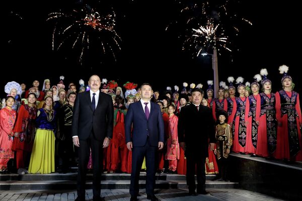 Алиев подчеркнул, что приверженность главы КР миру, безопасности, национальным и общим тюркским корням, а также бережное отношение к памяти предков вызывают у азербайджанцев большое уважение - Sputnik Кыргызстан