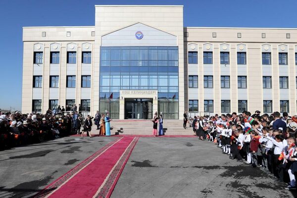 Площадь школы — 2 031 квадратный метр, она рассчитана на 550 ученических мест - Sputnik Кыргызстан