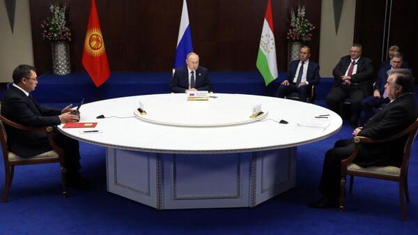 Путин, Жапаров жана Рахмондун үч тараптуу жолугушуусу  - Sputnik Кыргызстан