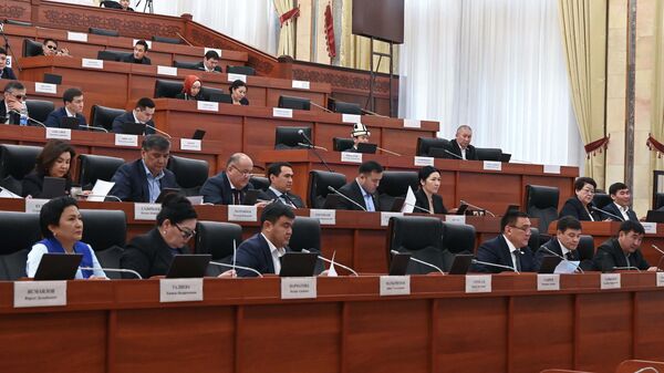 Депутаты Жогорку Кенеша на заседани. Архивное фото - Sputnik Кыргызстан