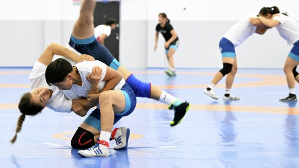 Открытие современного зала национальной сборной команды по женской борьбе - Sputnik Кыргызстан