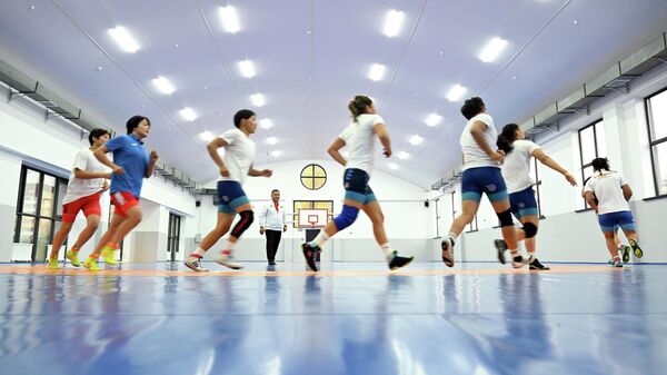 Тренировки в зале женской борьбы. Архивное фото - Sputnik Кыргызстан