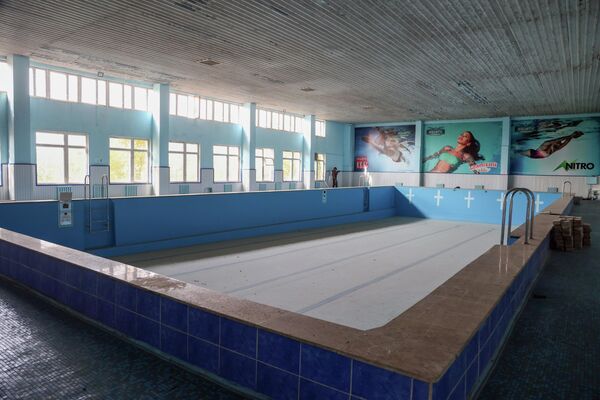 Бассейн оборудуют современными отопительными и очистительными сооружениями - Sputnik Кыргызстан