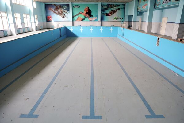 В Канте отреставрируют круглогодичный плавательный бассейн для детей и взрослых на базе детско-юношеской спортивной школы, сообщила пресс-служба Центра государственно-частного партнерства при Национальном агентстве инвестиций - Sputnik Кыргызстан