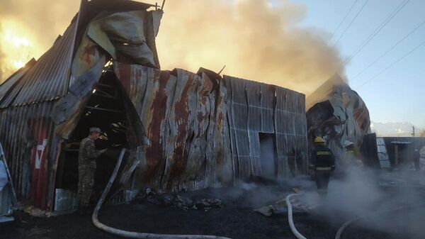 Пожар на складе с тканью в селе Восток  - Sputnik Кыргызстан