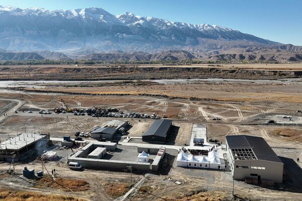 Руководство страны делает акцент на развитии экономики за счет строительства новых гидроэлектростанций - Sputnik Кыргызстан