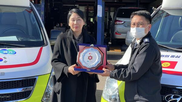 Передача карет скорой помощи и специальной экипировки медикам КР от Южной Кореи - Sputnik Кыргызстан