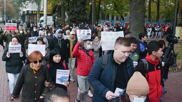 Мирный марш против передачи Кемпир-Абадского водохранилища и задержания активистов в Бишкеке - Sputnik Кыргызстан