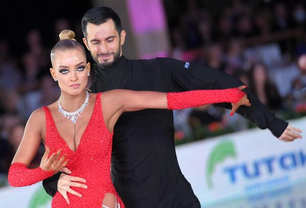Также на Кубке Кремля были представлены 12 пар любителей европейских танцев - Sputnik Кыргызстан
