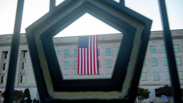 Американский флаг на здании Пентагона Вашингтоне. Архивное фото - Sputnik Кыргызстан