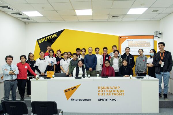 Встреча прошла в рамках просветительского проекта SputnikPro в пресс-центре информагентства - Sputnik Кыргызстан