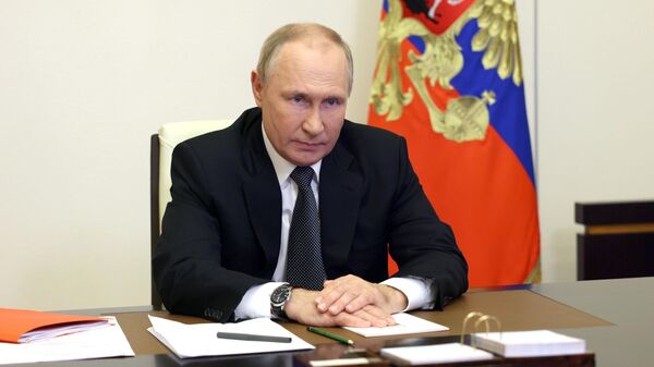 Президент России Владимир Путин во время совещания с членами Совбеза РФ. Архивное фото - Sputnik Кыргызстан