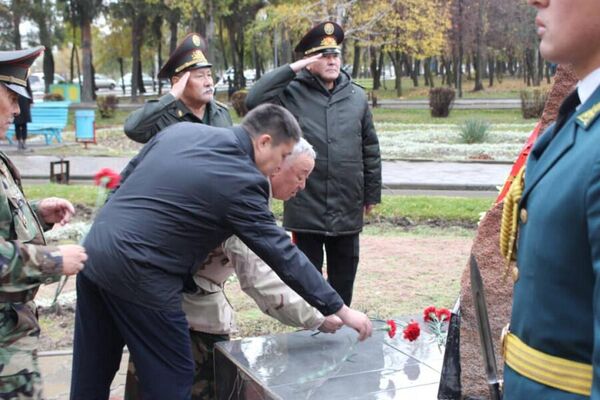 В Кыргызстане 26 октября вспоминают воинов, погибших во время баткенских событий 1999–2000 годов - Sputnik Кыргызстан